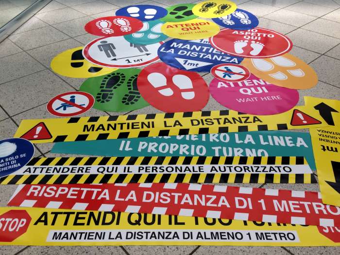 adesivi calpestabili di sicurezza