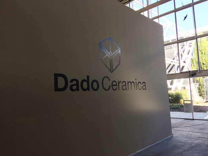 Logo adesivo prespaziato nero