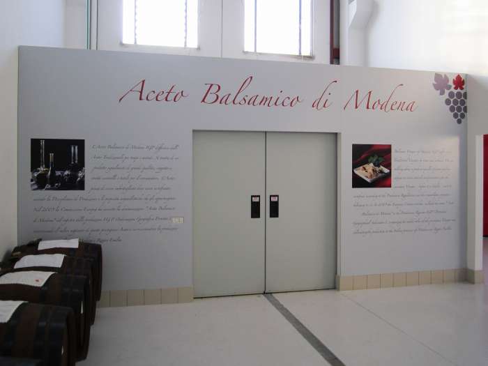 scritte prespaziato museo Modena